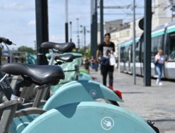 vélib et tramway porte de Paris
